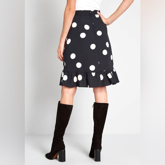MODCLOTH‎ It's a Wrap Ruffled A-Line Skirt - Picture 2 of 9